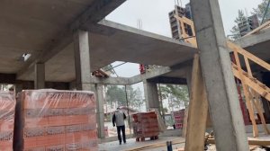 Строительство монолитных частных домов. Кирпично монолитный дом из бетона цена. Стройка дома.