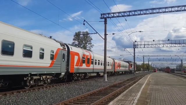 Май 2022! Прибытие ТЭП70-0215 с туристическим поездом №923/924 "Серебряный маршрут"! смотреть онлайн