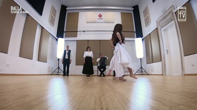 Tutorial di ballo: tarantella. Lezione 1.A cura di Serenata alla Tarantella e Aria Sonora. La Tua T смотреть онлайн