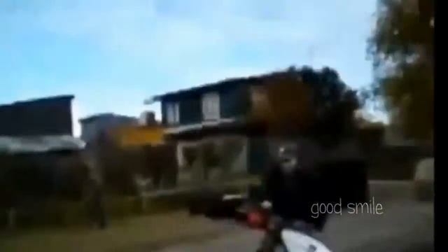 Прикол 2015 скутер на дыбы неудачно !!! смотреть онлайн