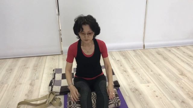 Выполнение пашчимоттанасаны для людей старшего возраста,йога центр Гаятри, Алматы, Казахстан смотреть онлайн