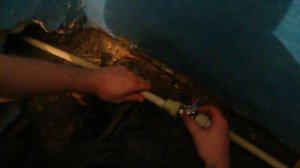 Пайка крана в пластиковой водопроводной трубе