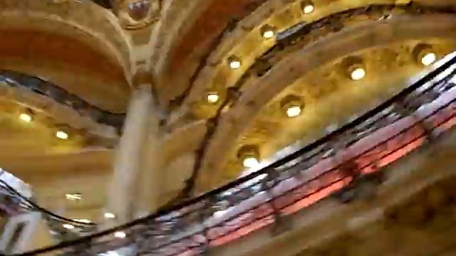 Galeries Lafayette interior смотреть онлайн