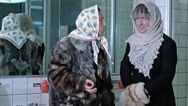 Застукают нас здесь. В дамский идти надо (из к/ф "Джентльмены удачи") смотреть онлайн