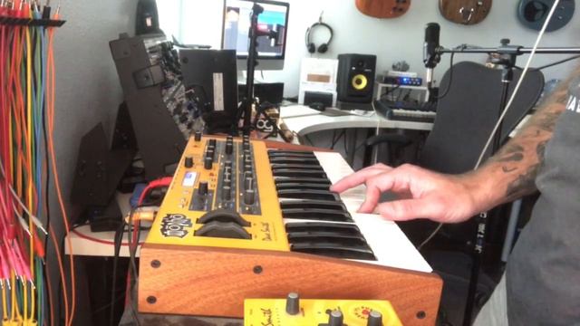 Weird Trio: Djembe, Native American Flute & Analog Synthesizer смотреть онлайн