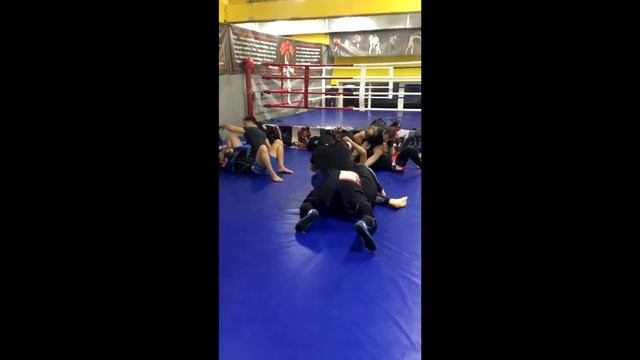 Грэпплинг в клубе единоборств "Шквал". Посадка + рычаг локтя смотреть онлайн