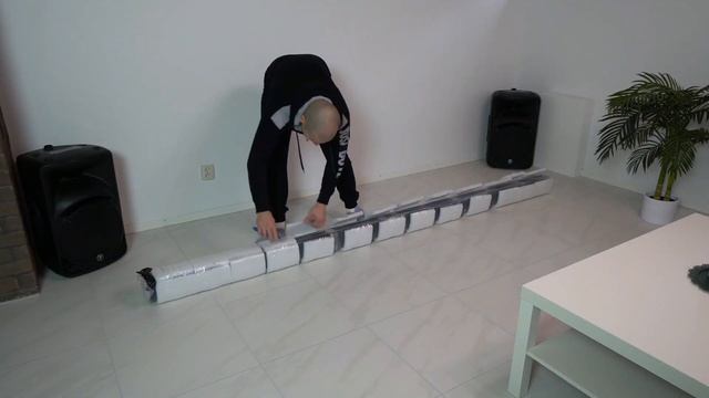 VIVIDSTORM-PRO Slimline Tension Screen With Ultra-short Throw Ambient Light Rejecting Material