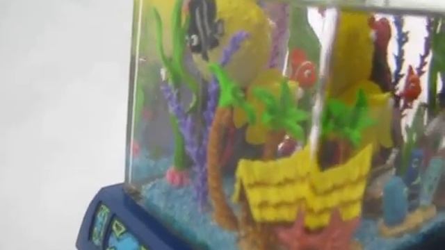 Disney/Pixar Finding Nemo Fish Tank Gang Disney Store Snowglobe смотреть онлайн
