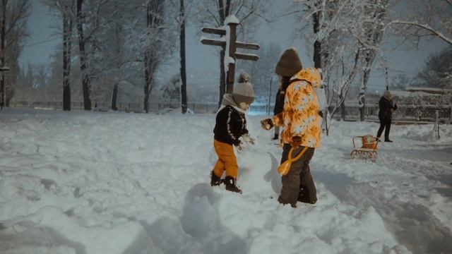 Зима прекрасна г. Краснодар. (парк Старая Кубань).Пушистый снег, Новый год и утренний морозец. смотреть онлайн