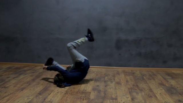 Bboy Архип (Козлов Архип, 12 лет) (выход, придуманный на мк "Почувствуй стиль") смотреть онлайн