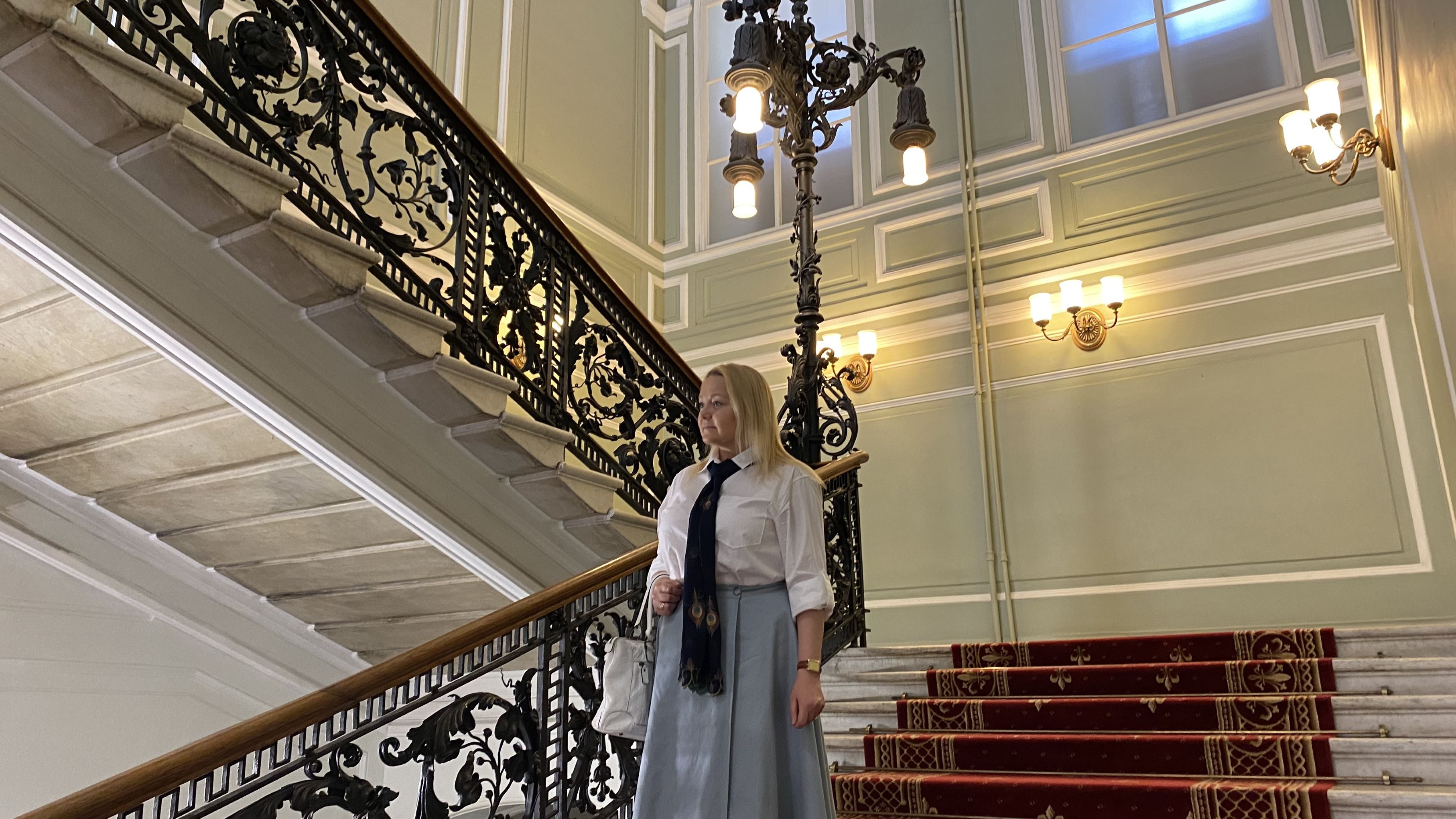 Где хранится самое полное собрание книг на русском языке и коллекция инкунабул и эстампов? Петербург смотреть онлайн