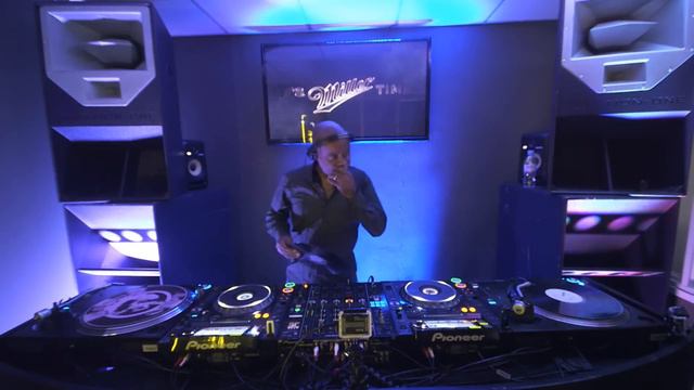 Juan Atkins LIVE DJ Set from DJ Mag HQ смотреть онлайн