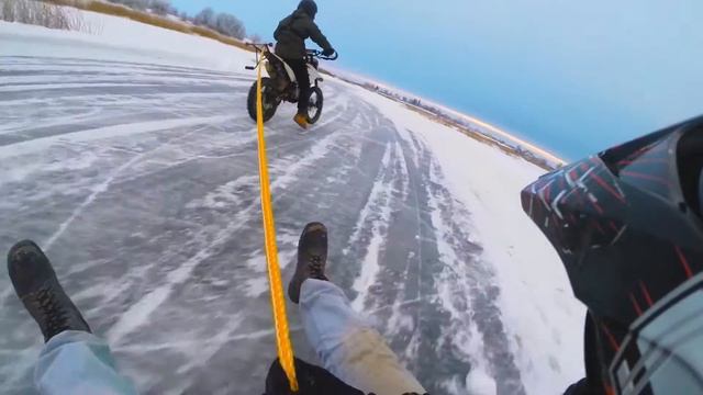 Питбайк и Ватрушка зимой смотреть онлайн