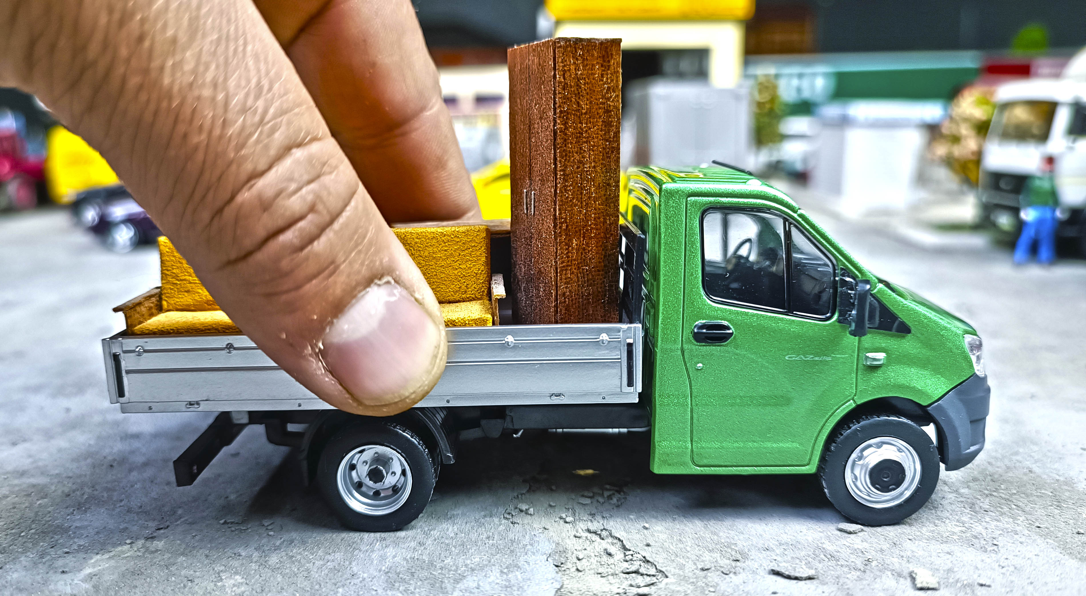 Моделька ГАЗЕЛЬ С МЕБЕЛЬЮ масштаб 1/43. Про машинки. смотреть онлайн