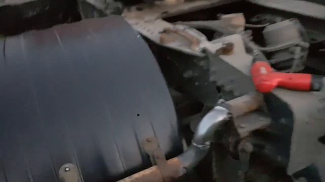 Замена задних крыльев на тягаче... смотреть онлайн