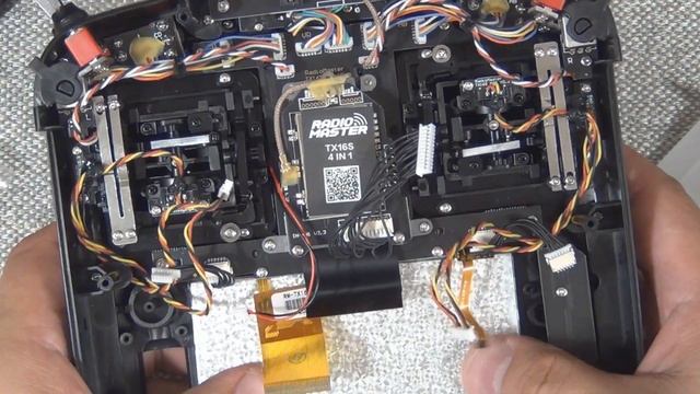 Замена тачскрина на аппаратуре Eachine TX16S (она же Radiomaster TX16S). И замена пружинок на стика смотреть онлайн