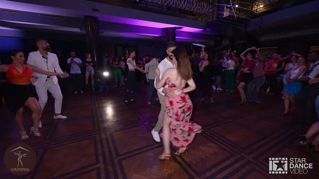 Panagiotis & Marie Cazorla - Salsa Social Dancing #Back2Mambo @ Prague 2022 смотреть онлайн