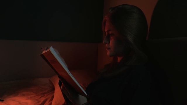 МОЯ ВЕЧЕРНЯЯ РУТИНА ? | делаю английский, читаю книгу и *пытаюсь* отдыхать смотреть онлайн