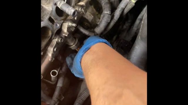 Nissan , Rail fuel pressure sensor replacement. смотреть онлайн