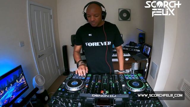 Uplifting Trance DJ Scorch Felix Live #331 смотреть онлайн