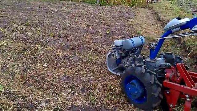 Копка картофеля 2013 1 каменской ГКК v 13 и МБ МоторСич смотреть онлайн