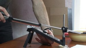 Как правильно точить нож китайской точилкой дома. Как выбрать угол заточки ножа.