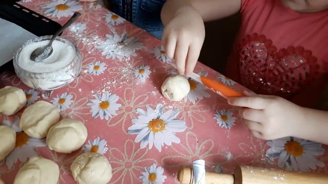 Сахарные булочки по рецепту бабушки Тани!!!! смотреть онлайн