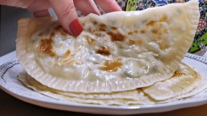 Ничего сложного, а как вкусно. ЛЕПЕШКИ с начинкой НА СУХОЙ СКОВОРОДЕ, рецепт на скорую руку.mp4