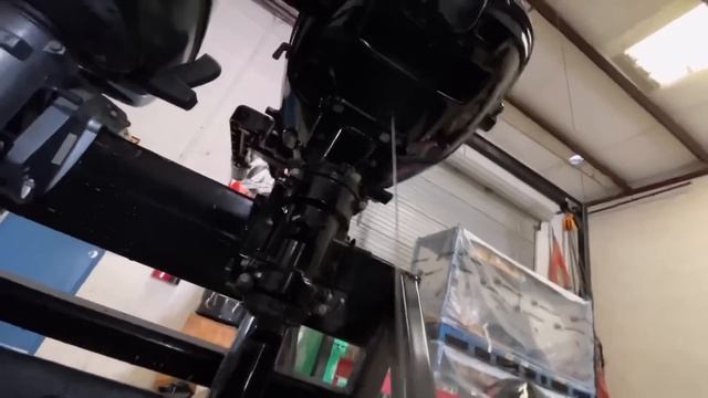 Portable outboards are EERILY SIMILAR! Mercury vs Yamaha Comparison. смотреть онлайн
