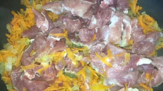 Гуляш или поджарка из свинины. Вкус из детства! смотреть онлайн