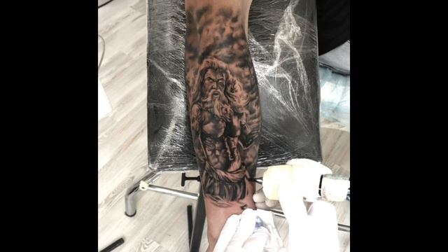 Neptune demigod black and white tattoo · Ч/Б татуировка полубога Нептуна смотреть онлайн