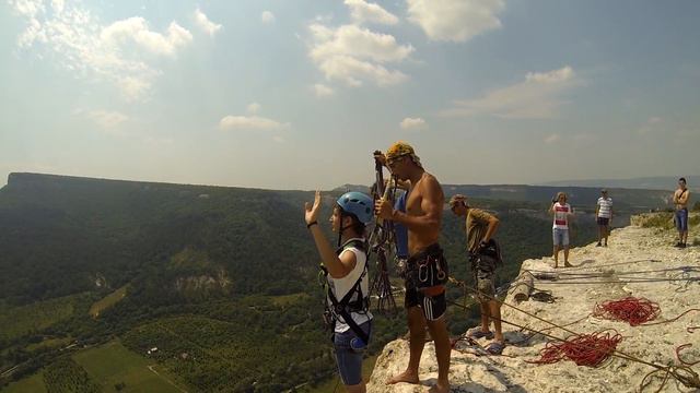 Себия на 5 гроте Качи-кальона с командой Skyline прыжки с веревкой в Крыму смотреть онлайн