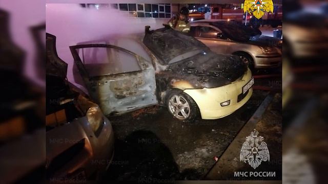 В Иркутске на бульваре Постышева подожгли автомобиль смотреть онлайн