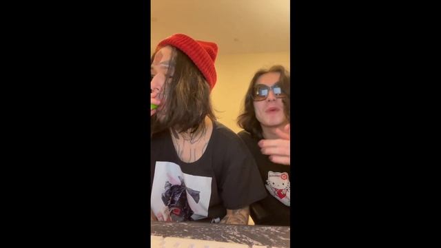 Кишлак & семьсот семь - Раздевайся (Snippet 24.12.2022) смотреть онлайн