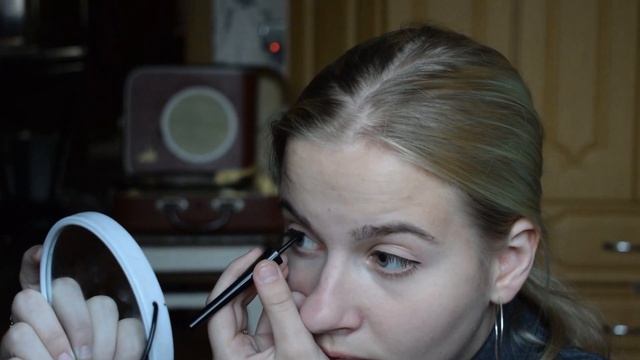 макияж с блёстками из сериала Euphoria смотреть онлайн