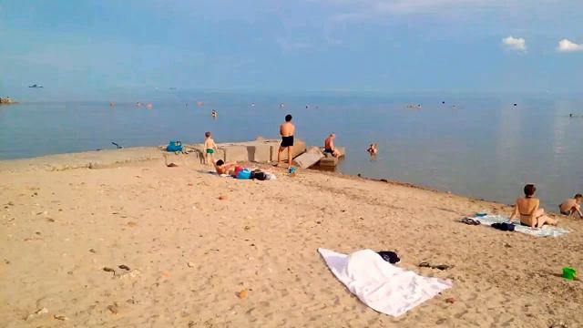 Таганрог. Пляж "Центральный". Вода очень тёплая! смотреть онлайн