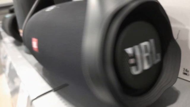 JBL Boombox 2 Bass Test at Best Buy 40% volume ? смотреть онлайн