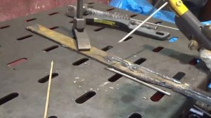 Учимся  зажигать электроды вместе со  сварщиком!???