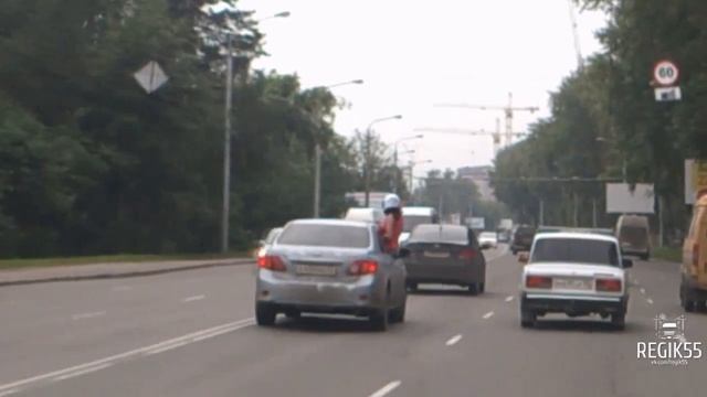 Девушка в шлеме, Омск смотреть онлайн