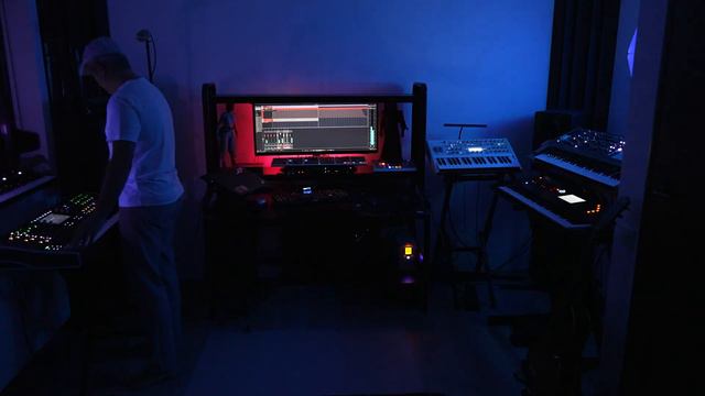 DREAMING ANDROID (a Blade Runner mood) - Waldorf Quantum, PolyBrute, Virus TI2, Montage, DeepMind смотреть онлайн