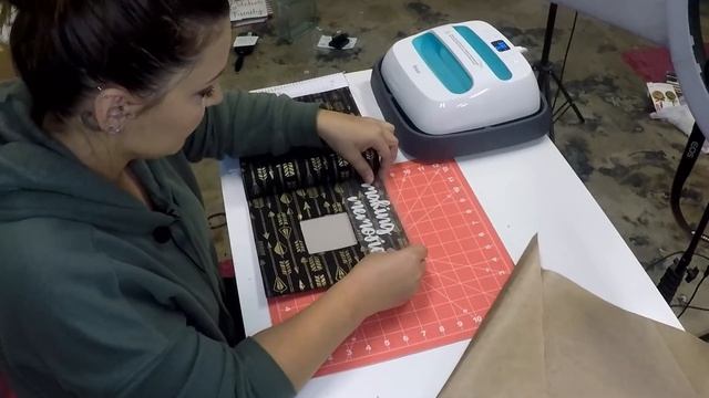 Craftmas Episode 78: Decorating a Photo Album with HTV смотреть онлайн
