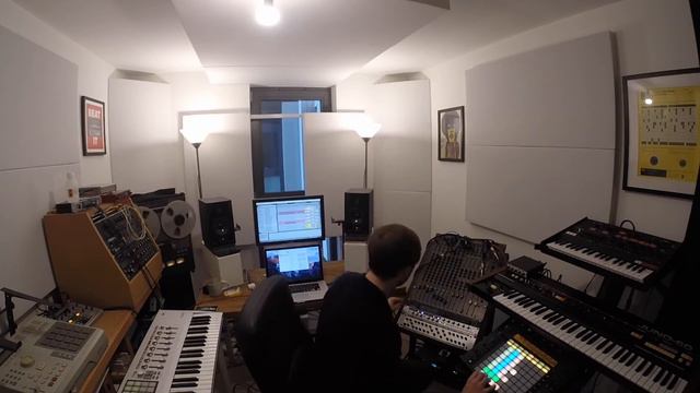 9090 Drum Synthesizer in Chicago House Classic 'Can You Feel It' смотреть онлайн