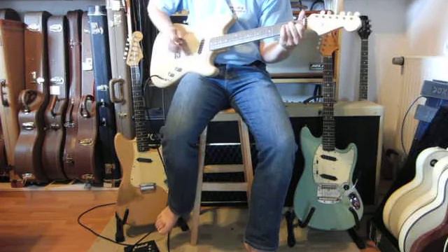 1959 Fender Musicmaster смотреть онлайн