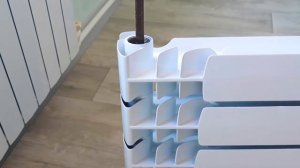 Сантехник показал Как открутить секцию радиатора отопления