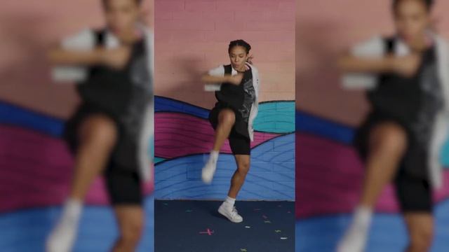 Professional Dancers React To And Try TikTok Dances (Royal Family, Corvette Corvette, Say I Yi Yi) смотреть онлайн