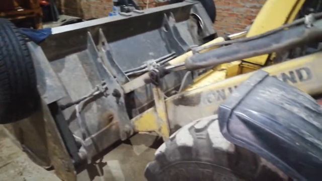 Ремонт CASE 695 SUPER R и NEW HOLLAND LB110B смотреть онлайн