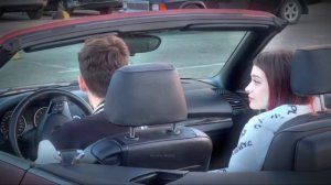 Ким и Гуфи катаются на машине ?