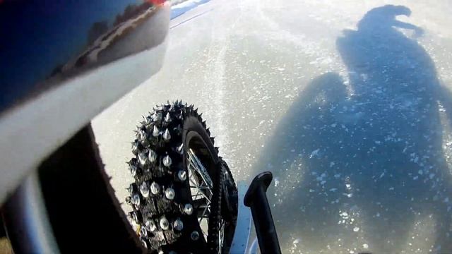 ВЕСЕННИЙ БЕСПРЕДЕЛ НА ПИТБАЙКЕ ПО ЛЬДУ!