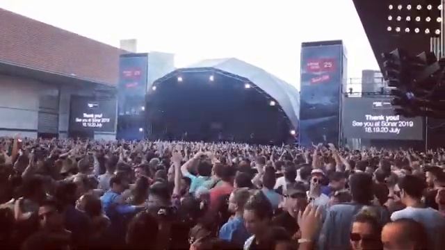 Maestro Laurent Garnier closing Sonar Festival playing Vitalic - Poney Part 1 смотреть онлайн