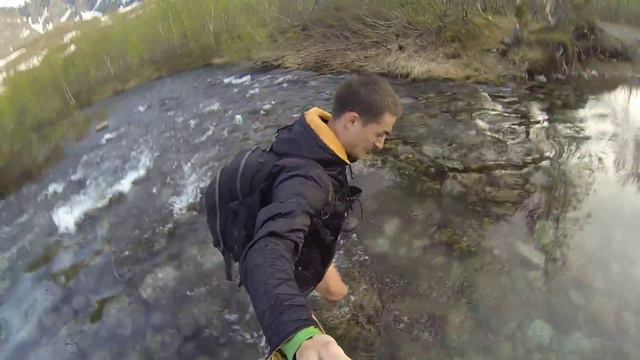 Переход в брод горной реки в Хибинах смотреть онлайн